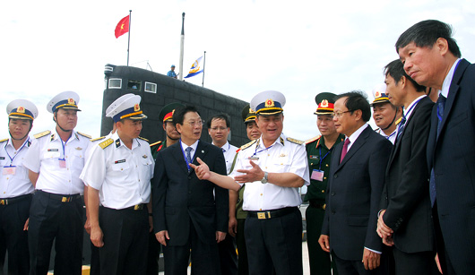 Tàu ngầm Kilo HQ-182 Hà Nội 310