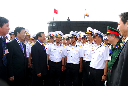 Tàu ngầm Kilo HQ-182 Hà Nội 410