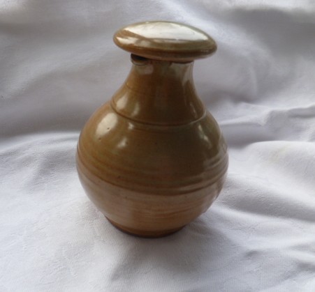 Slipware jug with W mark - Michael Woods? Pantasaph Pottery? Iona?   P1050310