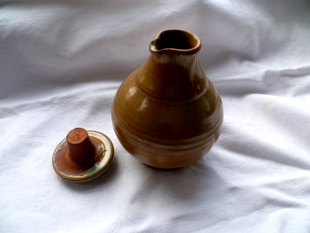 Slipware jug with W mark - Michael Woods? Pantasaph Pottery? Iona?   P1050312