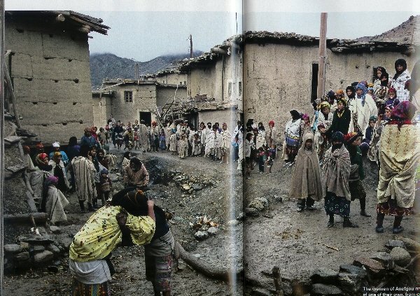 "Que dieu tout puissant maudit les détracteurs de ce pauvre peuple" ! Amen Ffs21