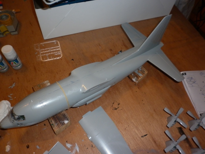 C-130E/H HERCULES DE CHEZ ITALERI AU 1/72  - Page 2 P1000748