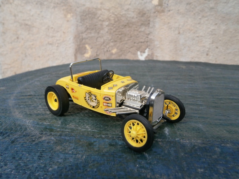 1930 Ford A roadster - Yellow jacket - Ford competition Roadster - Monogram - 1/25 scale P8060017