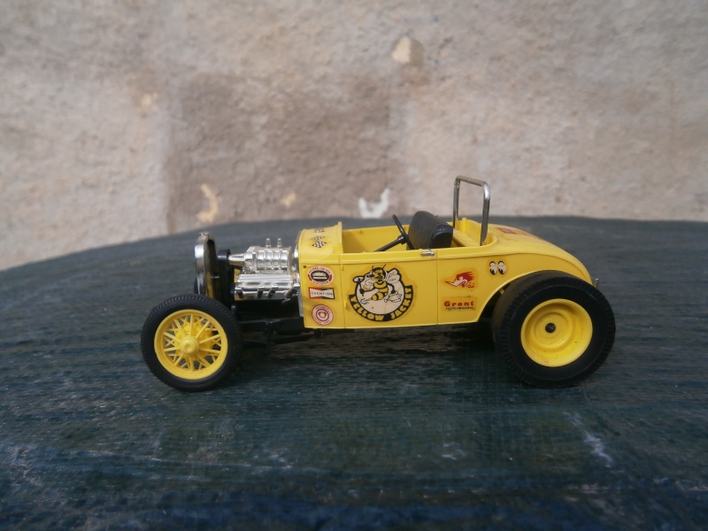 1930 Ford A roadster - Yellow jacket - Ford competition Roadster - Monogram - 1/25 scale P8060019