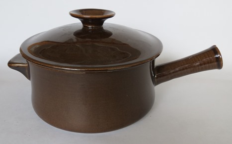 Temuka ashtray, casseroles, jug and terracotta X_temu28