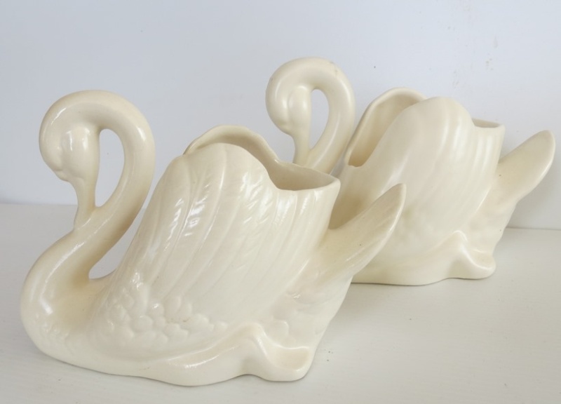 Two wee swans, one shiny one not X_whit10