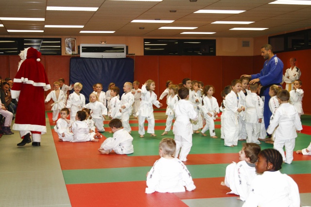 Passage du Père Noël au Dojo  Placem17