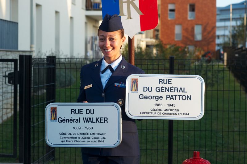 Plaque  Major General Walton H. Walker  ,   Rues PATTON et WALKER Rue_pa10