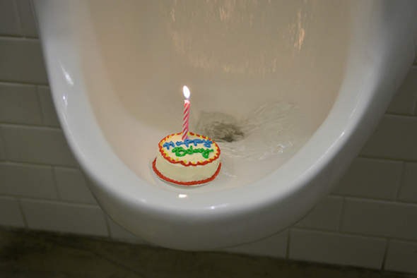 HAPPY BIRTHDAY DARTHBERIZING (JOHN) - Page 2 Urinal10