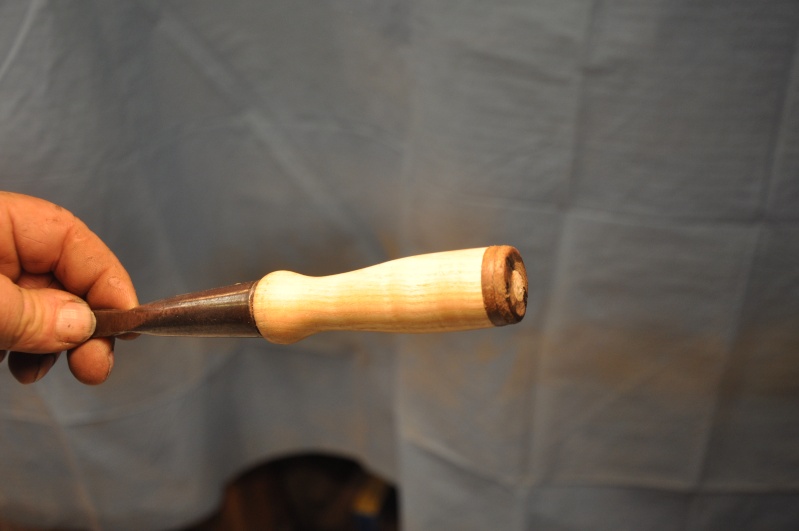 Tournage d'un manche de ciseau à bois munie d'une soie  ( turning a handle for a tang type chisel) 00610