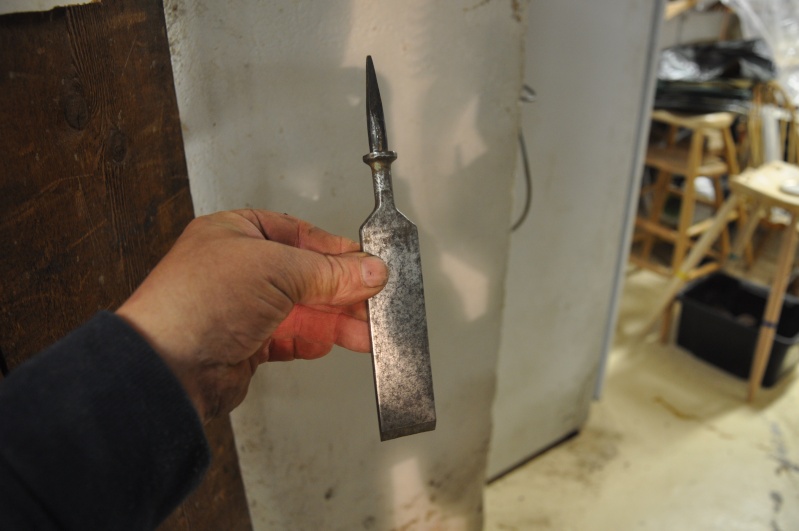 Tournage d'un manche de ciseau à bois munie d'une soie  ( turning a handle for a tang type chisel) 04611