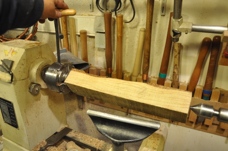Tournage d'un manche de ciseau à bois munie d'une soie  ( turning a handle for a tang type chisel) 05111
