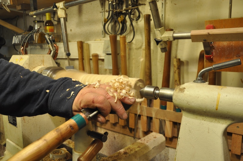 Tournage d'un manche de ciseau à bois munie d'une soie ( turning a handle for a tang type chisel) 05610