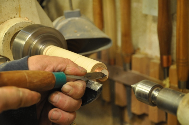 Tournage d'un manche de ciseau à bois munie d'une soie  ( turning a handle for a tang type chisel) 08111