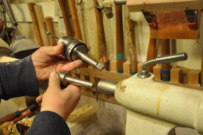 Tournage d'un manche de ciseau à bois munie d'une soie ( turning a handle for a tang type chisel) 08810