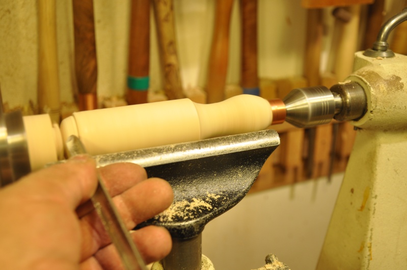 Tournage d'un manche de ciseau à bois munie d'une soie  ( turning a handle for a tang type chisel) 11710