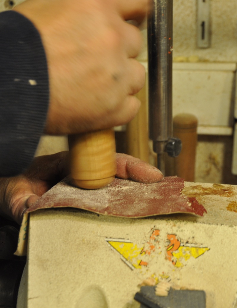 Tournage d'un manche de ciseau à bois munie d'une soie  ( turning a handle for a tang type chisel) 13610