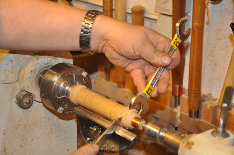 Tournage d'un manche modele londonien en buis. Making a London pattern boxwood chisel handle. London33