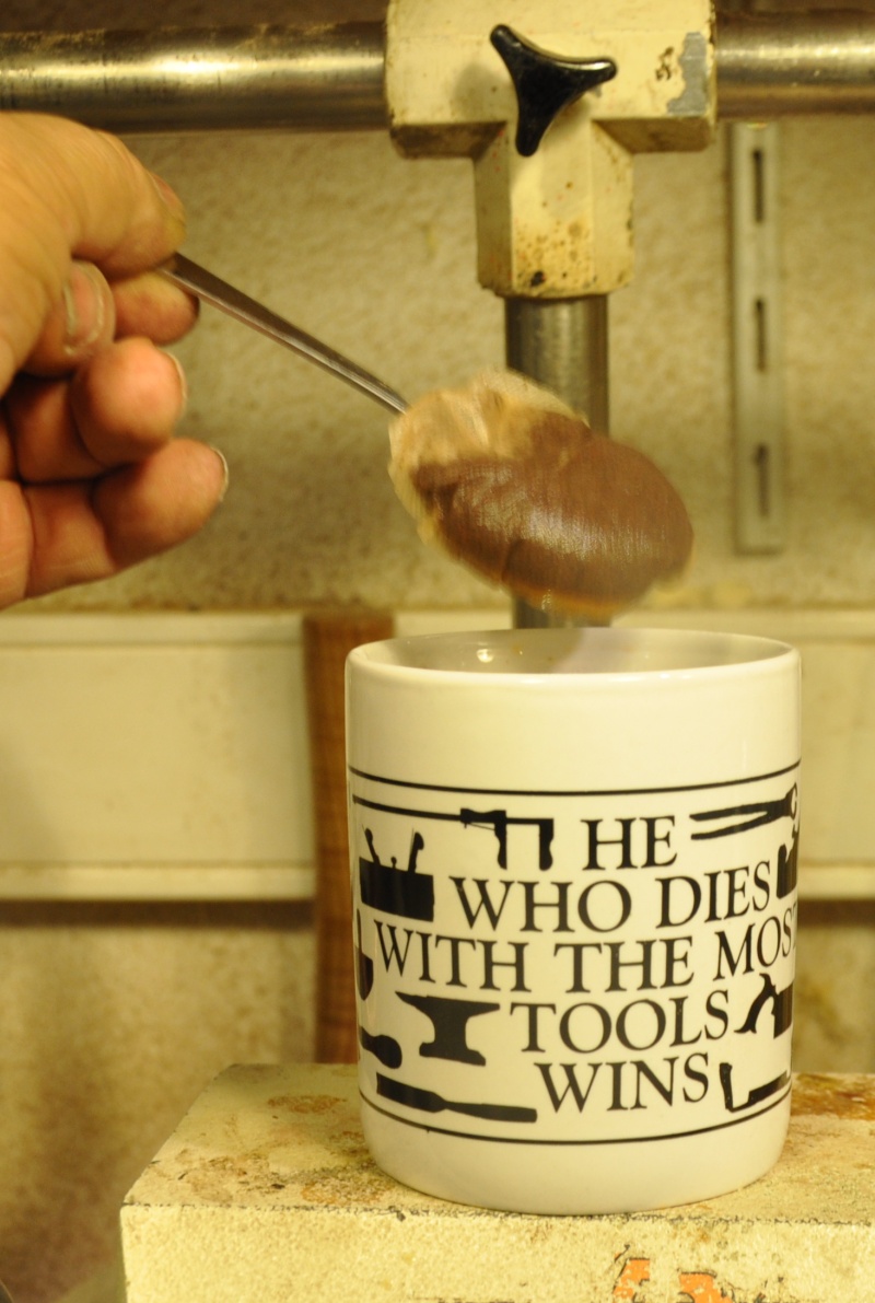 Tournage d'un manche modele londonien en buis. Making a London pattern boxwood chisel handle. London66