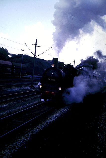 41 360 mit 74 1192 und RAG D08 auf der WbHE in Wanne 1986 165