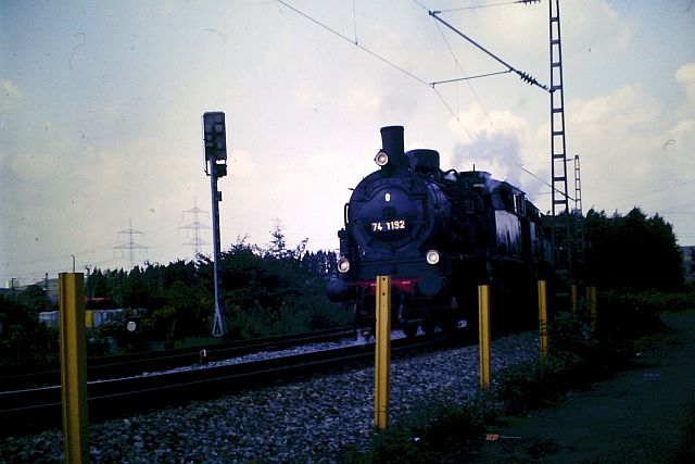 41 360 mit 74 1192 und RAG D08 auf der WbHE in Wanne 1986 813
