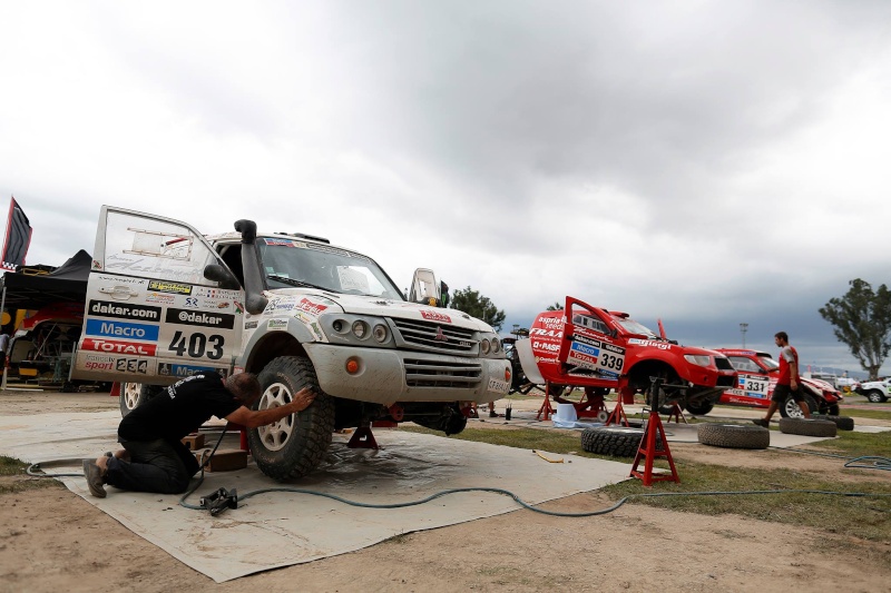 La Team Hummerbox à la 2ème édition du Salon du Véhicule d’Aventure à Trans sur Erdre(44) 26 et 27 avril 2014  Dakar210