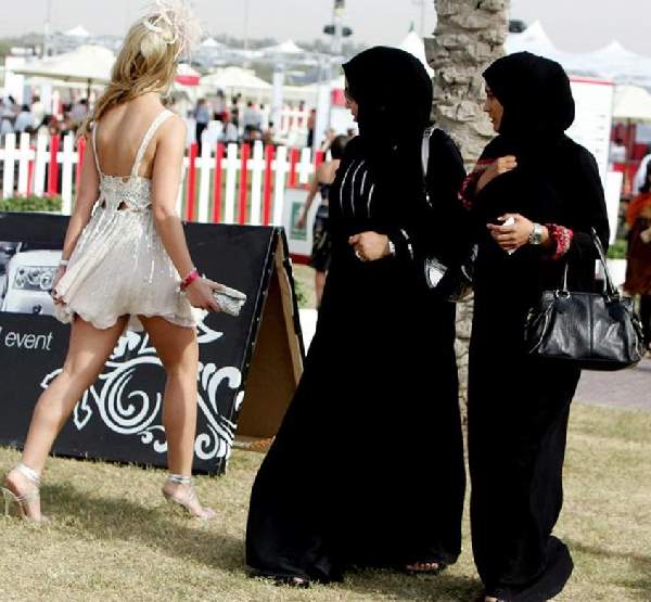La Burka, le Hijab, le Niqab et... la France Jalous10