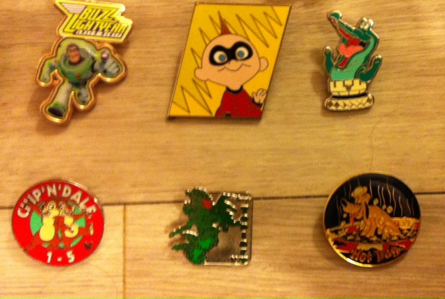 VENTE DIVERS :TOUT a 4€ -pin's editions limitée,pin's porte clef badge,piece etc - Page 4 Pins710