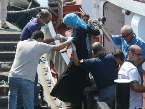 إنقاذ أكثر من 350 لاجئاً سوريّا قرب السواحل الإيطالية اليوم 9dde8b10