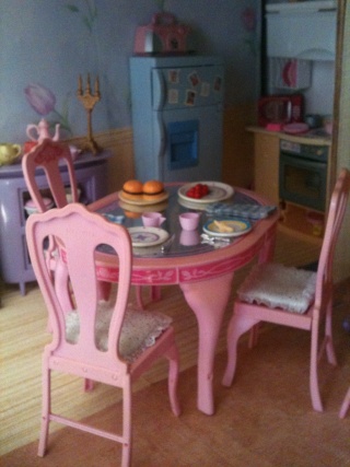 La grande maison de Barbie de Lilas Lala et ma toute petite à moi !! Img_7218
