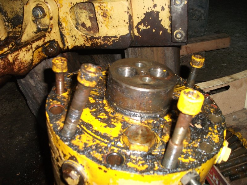 tractopelle Massey - Ferguson 50B - Rénovation du moteur hydraulique de rotation Dowty 11visd10