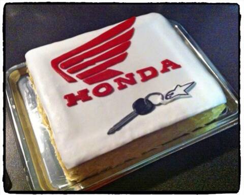 Gateau D Anniversaire Honda Et Besoin De J Aime Fb Gateau D Anniversaire Honda Et Besoin De J Aime Fb