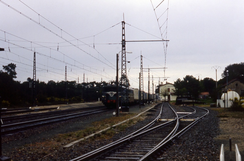 Pk 099,7 : Gare du Verdon (33) - 1983 0116le10