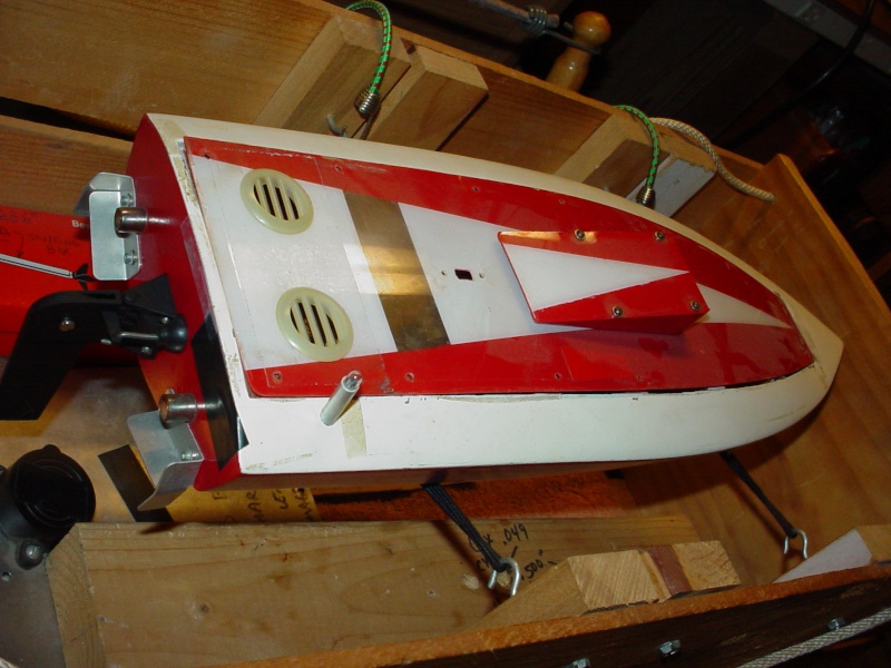 Finish on a maghogany Chris-Craft EP speed boat My_dum10