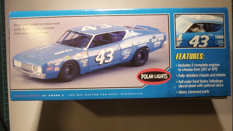 Polar Lights Richard Petty's 1969 Ford Torino Talladega 106_0517