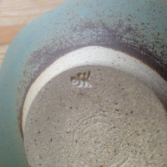 help to id this studio pottery mark please Img_1710