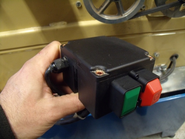 Comment s'ouvre ce boitier électrique ? Gedc3926
