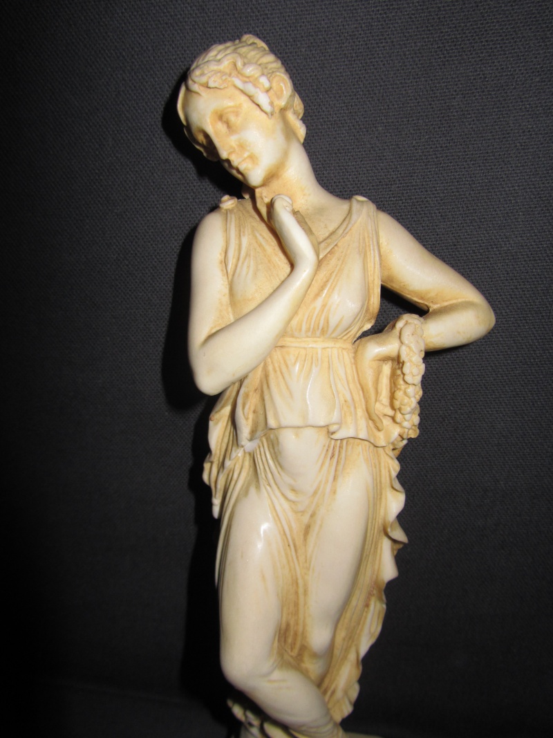 Statuette de Gino RUGGERI en ivoirine. Img_2310