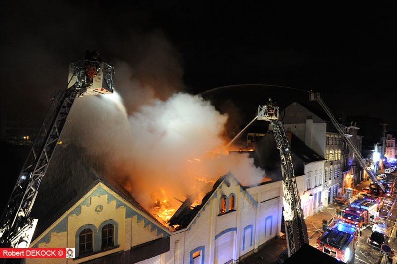 Gros incendie à Saint-Gilles, le plan catastrophe a été déclenché 2013-11-29 + photos W_dsc_10