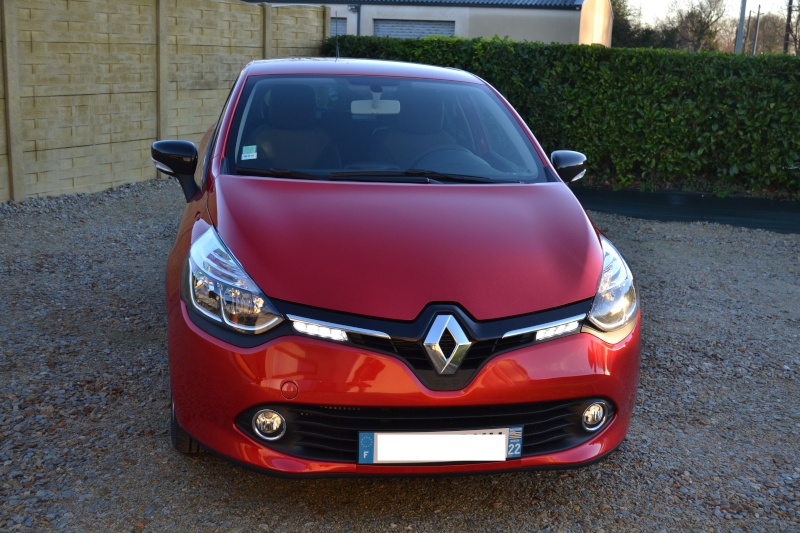 Ma clio limited rouge flamme (sans jantes noires...) up avec jantes noires!! Dsc_0011