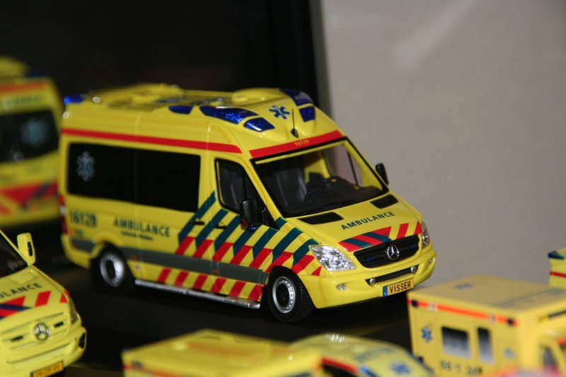 Ambulances néerlandaises au 1/43ème 15042210