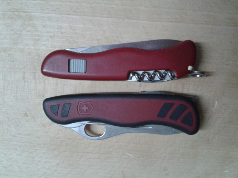 comparatif de 2 Victorinox 111mm: Hunter Vs Forester 2014-010