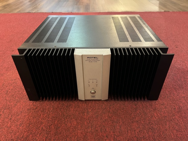 Rotel RMB1075 Power Amplifier (Used) Img_6665
