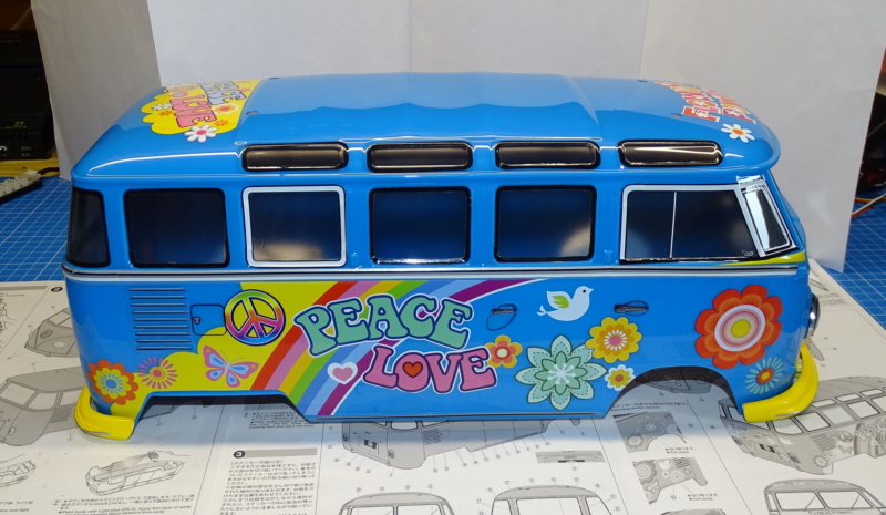 TAMIYA Volkswagen Type 2 (T1) Flower Power Bus Dsc08334