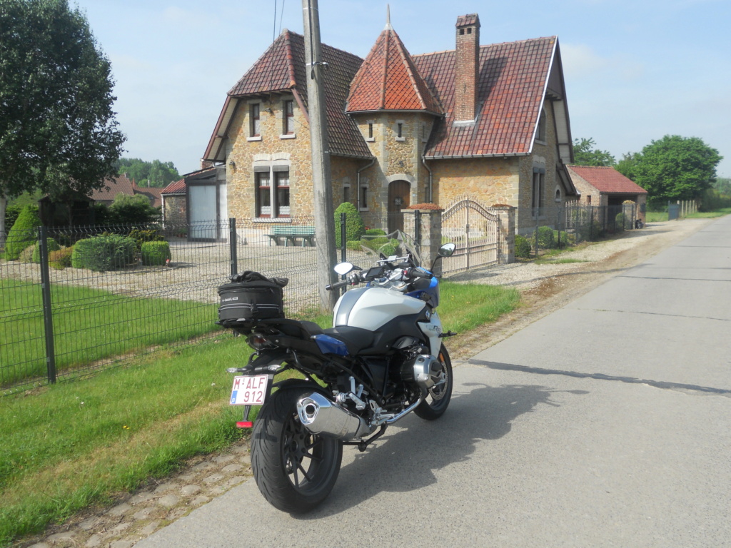 Photos de vous et de votre moto devant ....un château  - Page 21 00716