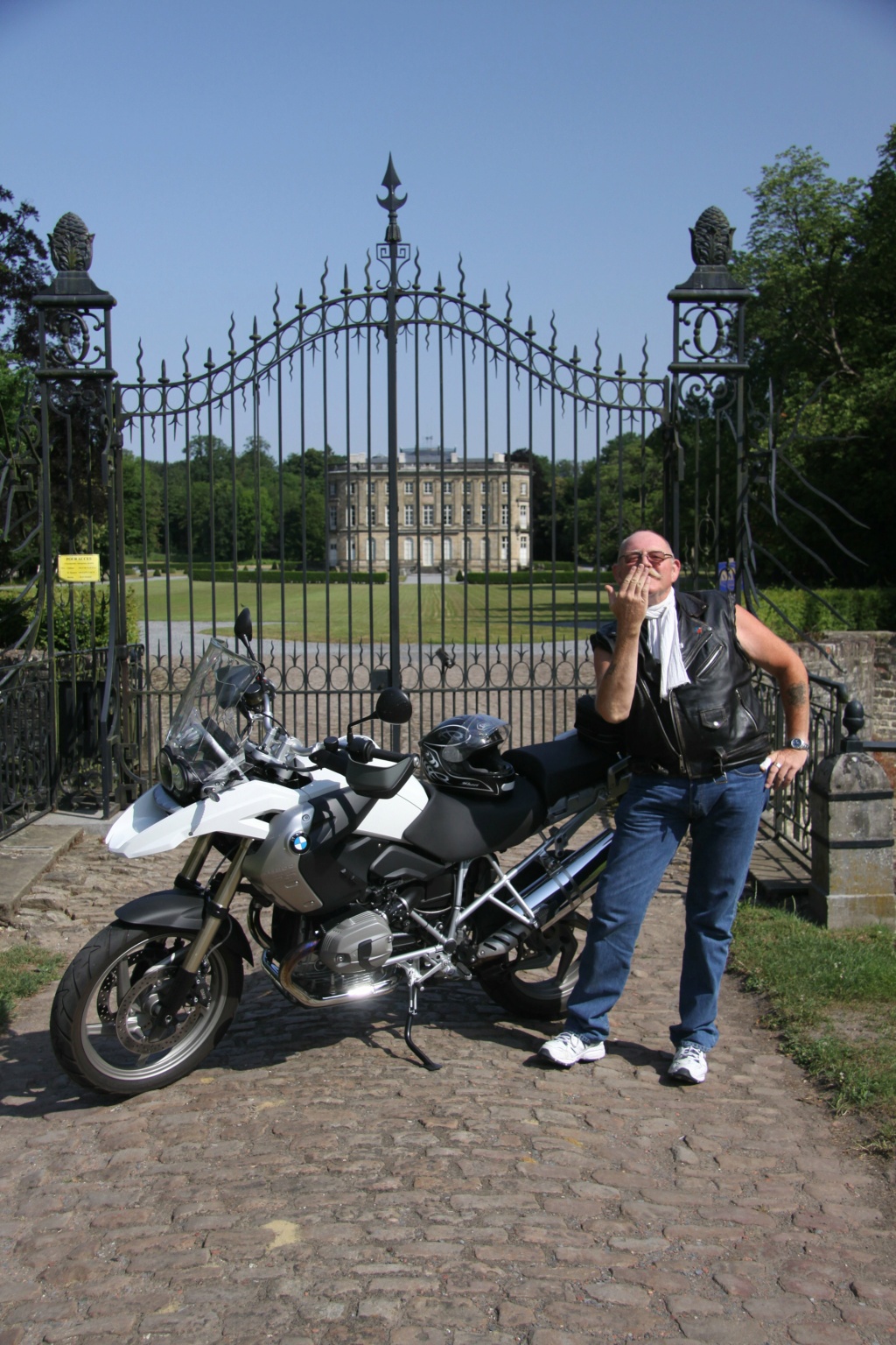 Photos de vous et de votre moto devant ....un château  - Page 21 Img_4111