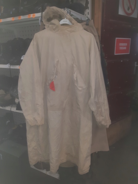 Reversible snow / ski parka identification 20200210