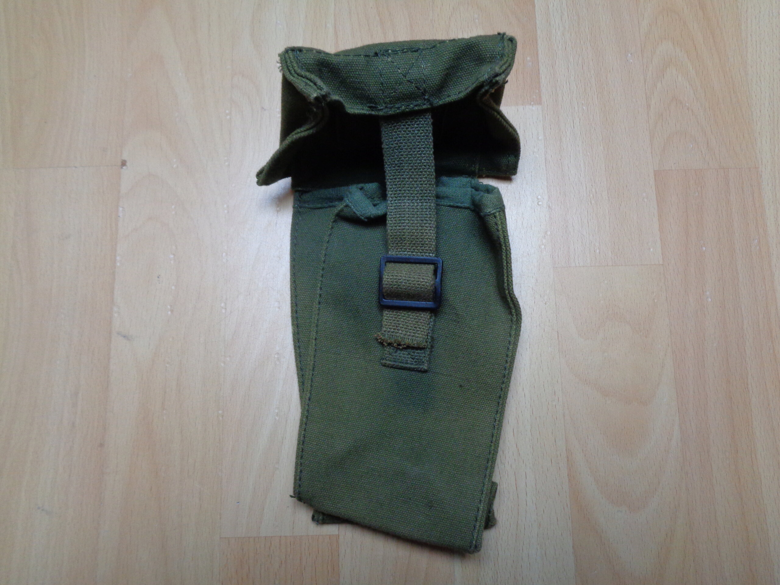 Iraqi (?) P58 canteen pouch Dsc03312