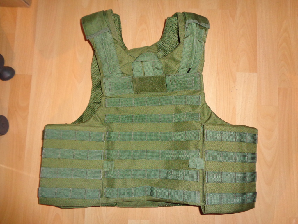 Dutch uniform and body armor as used in Mali, Fibrotex Fightex and Profile Equipment Moral SF, and more related gear (Profile, Diamondback) Dsc06043