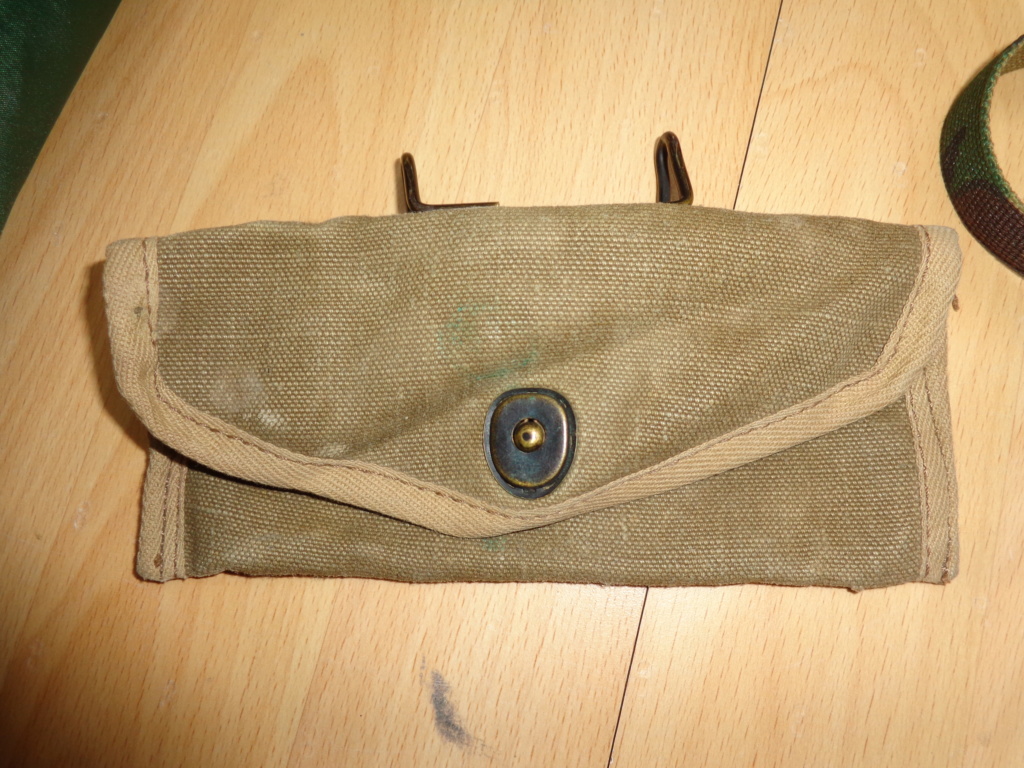 1 small pouch with belthooks, and a maybe British commercial DPM pouch? Dsc06850